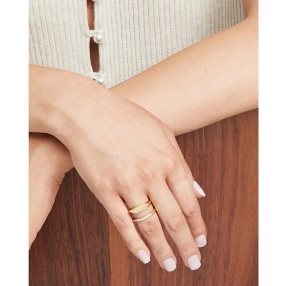 NWT SHASHI Dynasty Signet Ring 7 - Picture 5 of 8